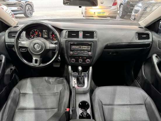 VOLKSWAGEN-JETTA-2.0 COMFORTLINE FLEX 4P MANUAL VOLKSWAGEN-JETTA-2011