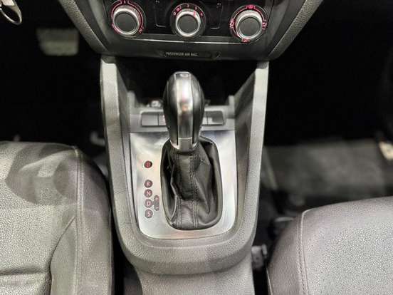 VOLKSWAGEN-JETTA-2011