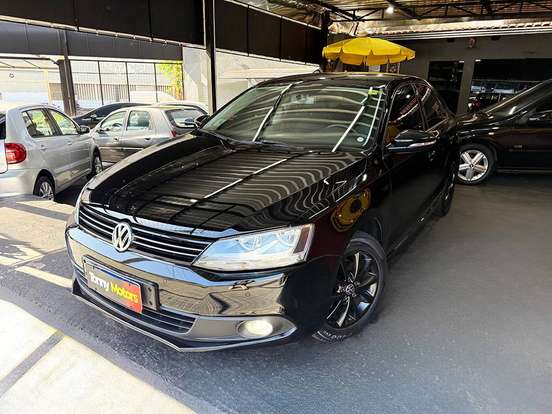 VOLKSWAGEN-JETTA-2013