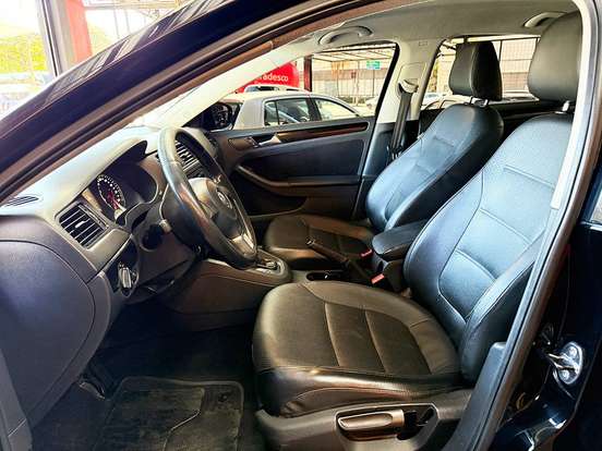 VOLKSWAGEN-JETTA-2013