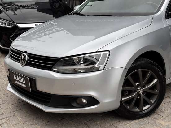 VOLKSWAGEN-JETTA-2.0 COMFORTLINE FLEX 4P TIPTRONIC VOLKSWAGEN-JETTA-2014