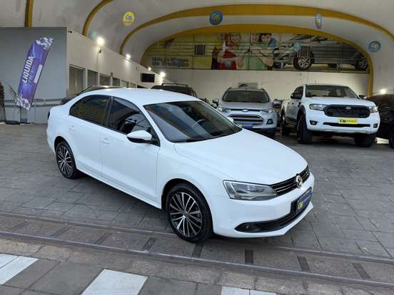 VOLKSWAGEN-JETTA-2013