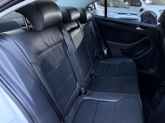 VOLKSWAGEN-JETTA-2013