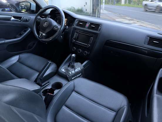 VOLKSWAGEN-JETTA-2.0 COMFORTLINE FLEX 4P TIPTRONIC VOLKSWAGEN-JETTA-2013