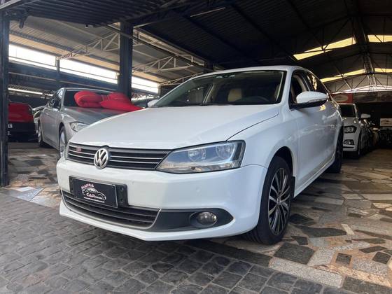 VOLKSWAGEN JETTA 2.0 TSI HIGHLINE 211CV GASOLINA 4P TIPTRONIC