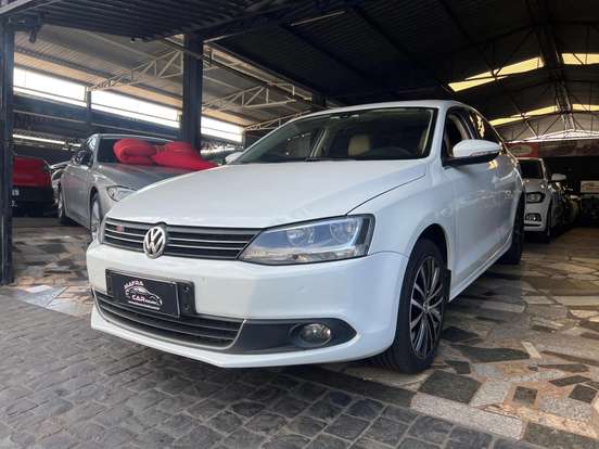 VOLKSWAGEN-JETTA-2014