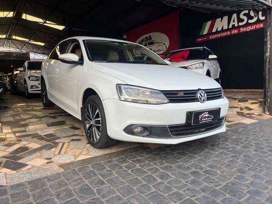 VOLKSWAGEN-JETTA-2014