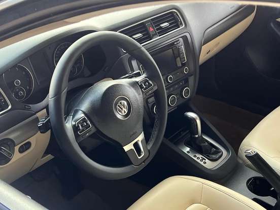 VOLKSWAGEN-JETTA-2014
