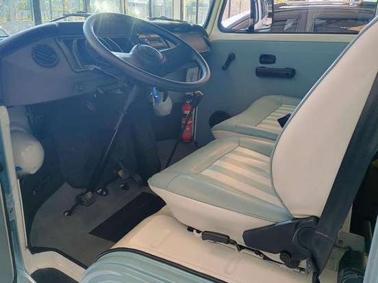 VOLKSWAGEN-KOMBI-2013