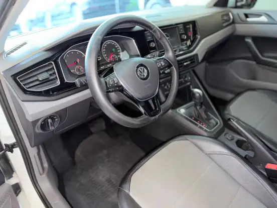 VOLKSWAGEN-POLO-2020