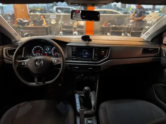 VOLKSWAGEN-POLO-2020