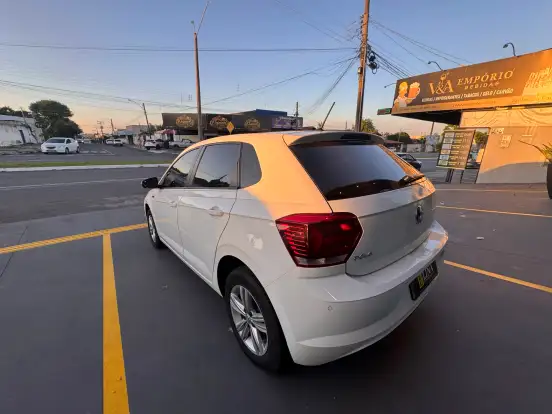 VOLKSWAGEN-POLO-2020