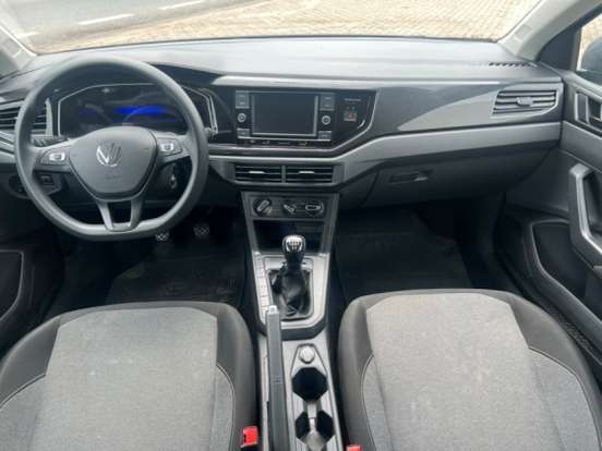 VOLKSWAGEN-POLO-2023