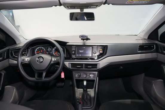 VOLKSWAGEN-POLO-2020