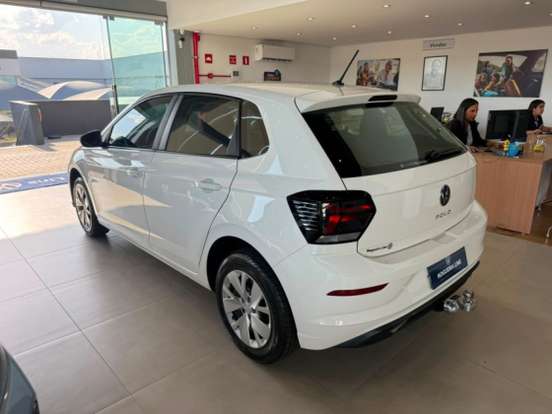 VOLKSWAGEN-POLO-2023