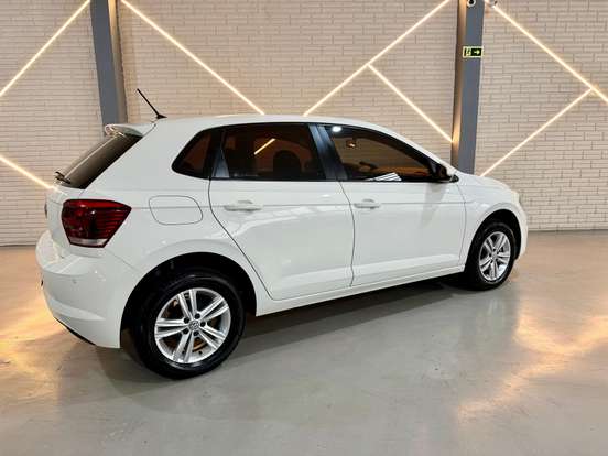 VOLKSWAGEN-POLO-2019