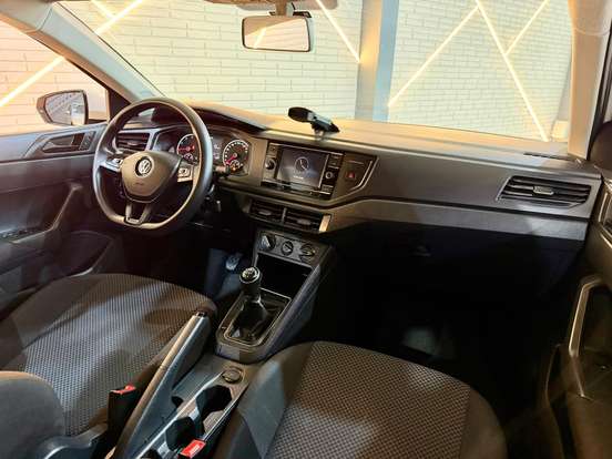 VOLKSWAGEN-POLO-2019