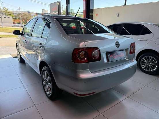 VOLKSWAGEN-POLO-2011
