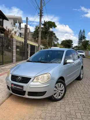 VOLKSWAGEN-POLO SEDAN-2010