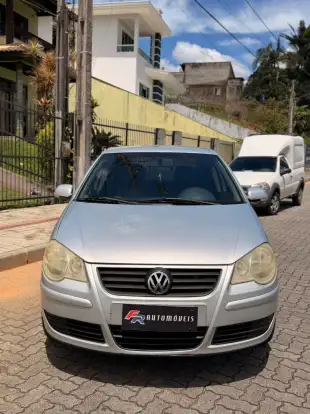 VOLKSWAGEN-POLO SEDAN-2010