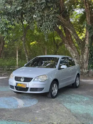 VOLKSWAGEN-POLO SEDAN-2011