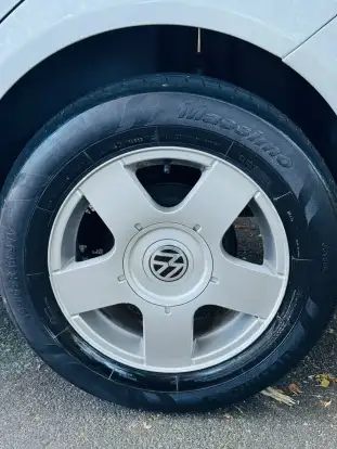 VOLKSWAGEN-POLO SEDAN-2011