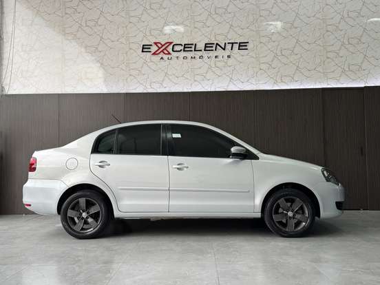 VOLKSWAGEN-POLO SEDAN-1.6 MI 8V FLEX 4P AUTOMATIZADO VOLKSWAGEN-POLO SEDAN-2012