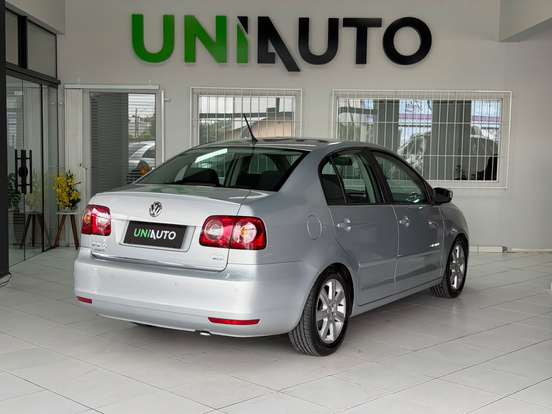 VOLKSWAGEN-POLO SEDAN-2013