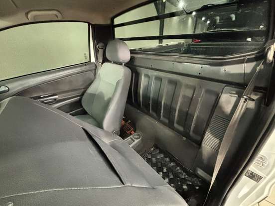 VOLKSWAGEN-SAVEIRO-2011