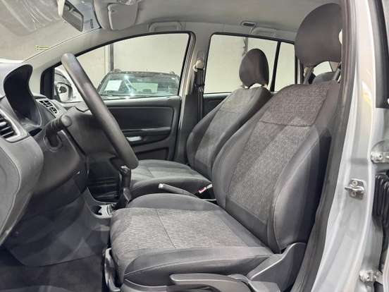 VOLKSWAGEN-SPACEFOX-2012