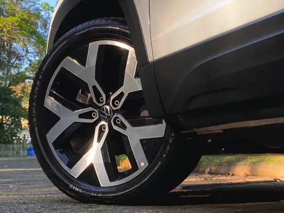 VOLKSWAGEN-TAOS-2023