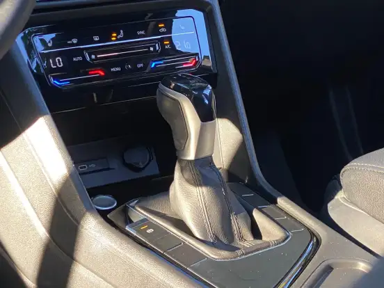 VOLKSWAGEN-TAOS-2023