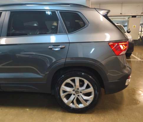 VOLKSWAGEN-TAOS-2021