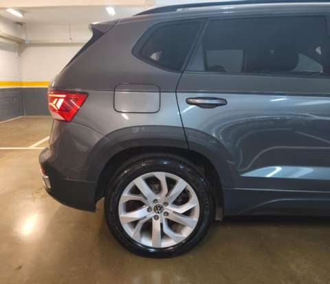 VOLKSWAGEN-TAOS-2021