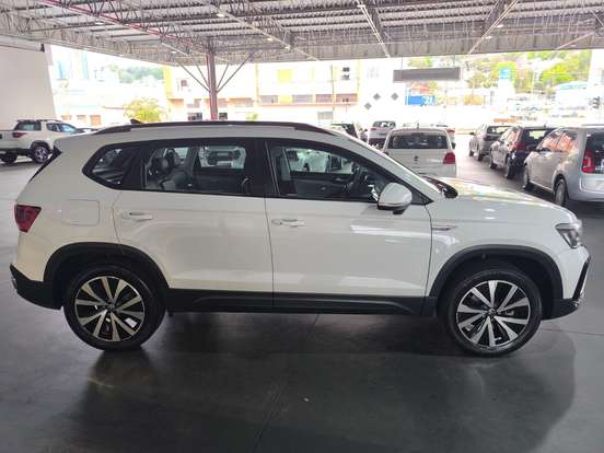 VOLKSWAGEN-TAOS-2023