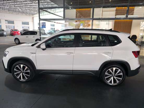 VOLKSWAGEN-TAOS-2023