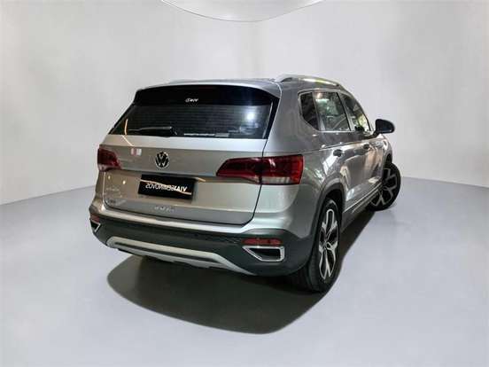 VOLKSWAGEN-TAOS-2023