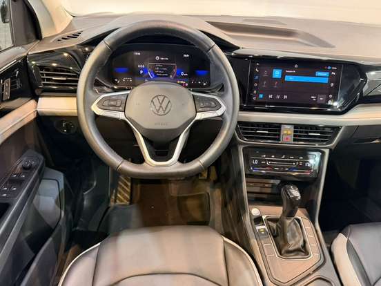 VOLKSWAGEN-TAOS-2023