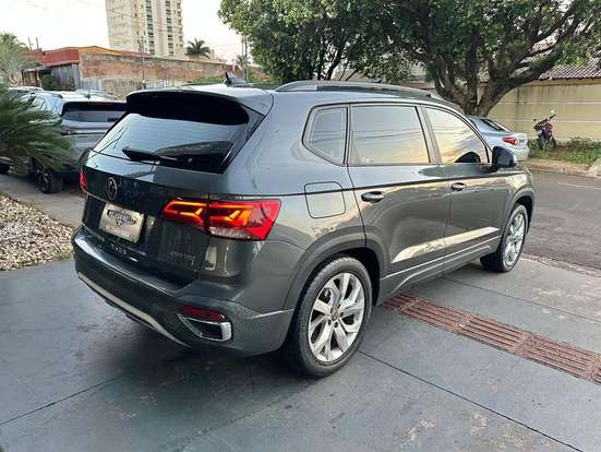 VOLKSWAGEN-TAOS-2022