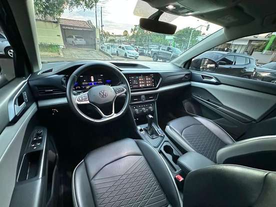 VOLKSWAGEN-TAOS-2022