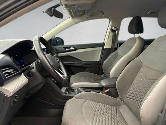 VOLKSWAGEN-TAOS-2021
