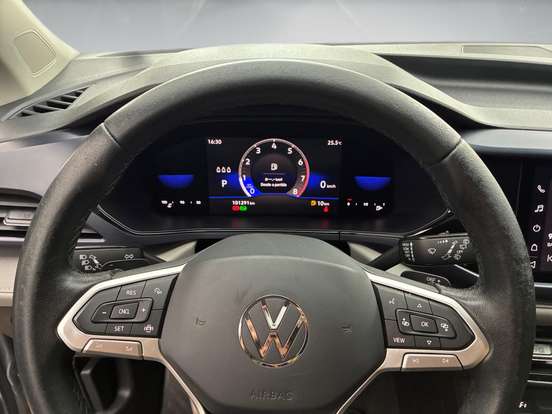 VOLKSWAGEN-TAOS-2021