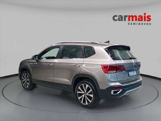 VOLKSWAGEN-TAOS-2021