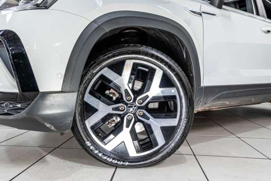 VOLKSWAGEN-TAOS-2023