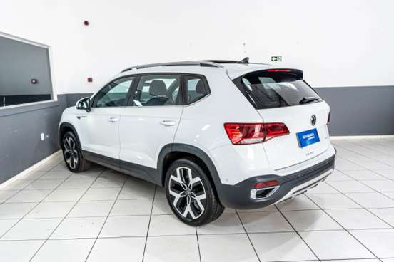 VOLKSWAGEN-TAOS-2023