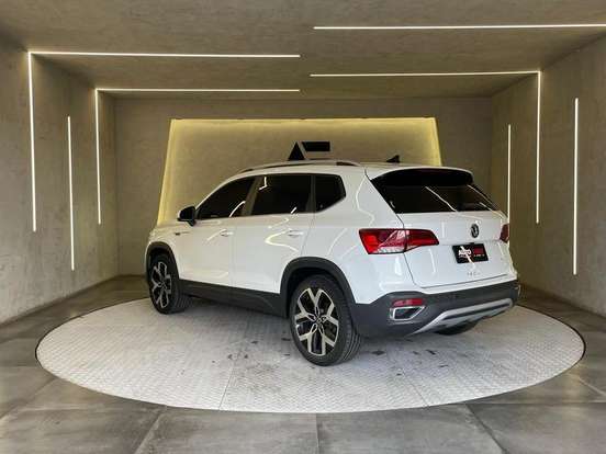 VOLKSWAGEN-TAOS-1.4 250 TSI TOTAL FLEX HIGHLINE AUTOMÁTICO VOLKSWAGEN-TAOS-2025