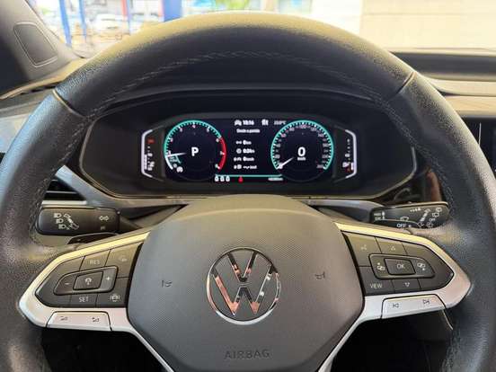 VOLKSWAGEN-TAOS-2022
