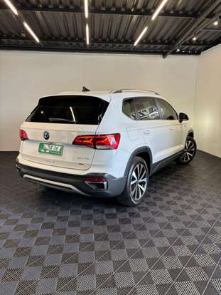 VOLKSWAGEN-TAOS-2021