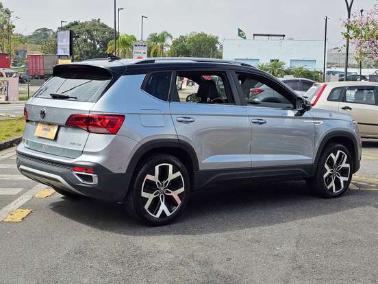 VOLKSWAGEN-TAOS-2024