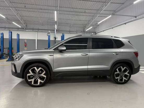 VOLKSWAGEN-TAOS-2023